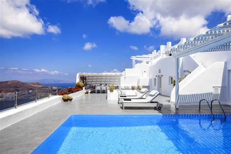 cheapest area to stay in santorini